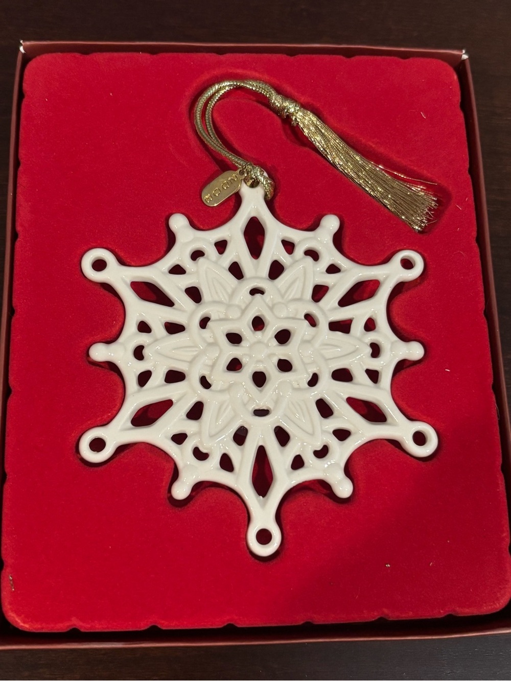 Lenox 2008 Annual Snow Fantasies Snowflake Ornament - Picture 3 of 4